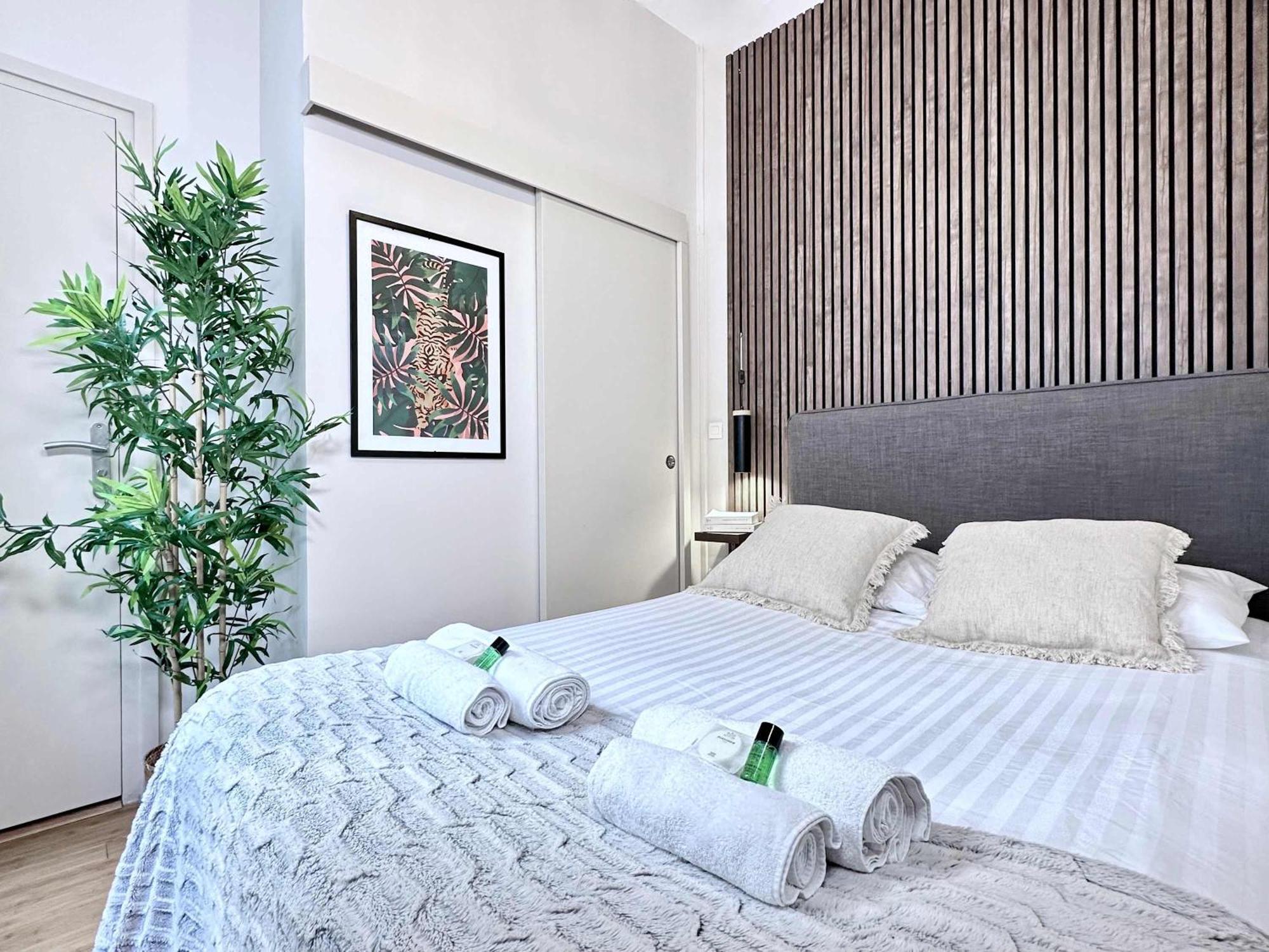 Renovated Champs-Elysees Retreat Apartment Paris Exterior photo