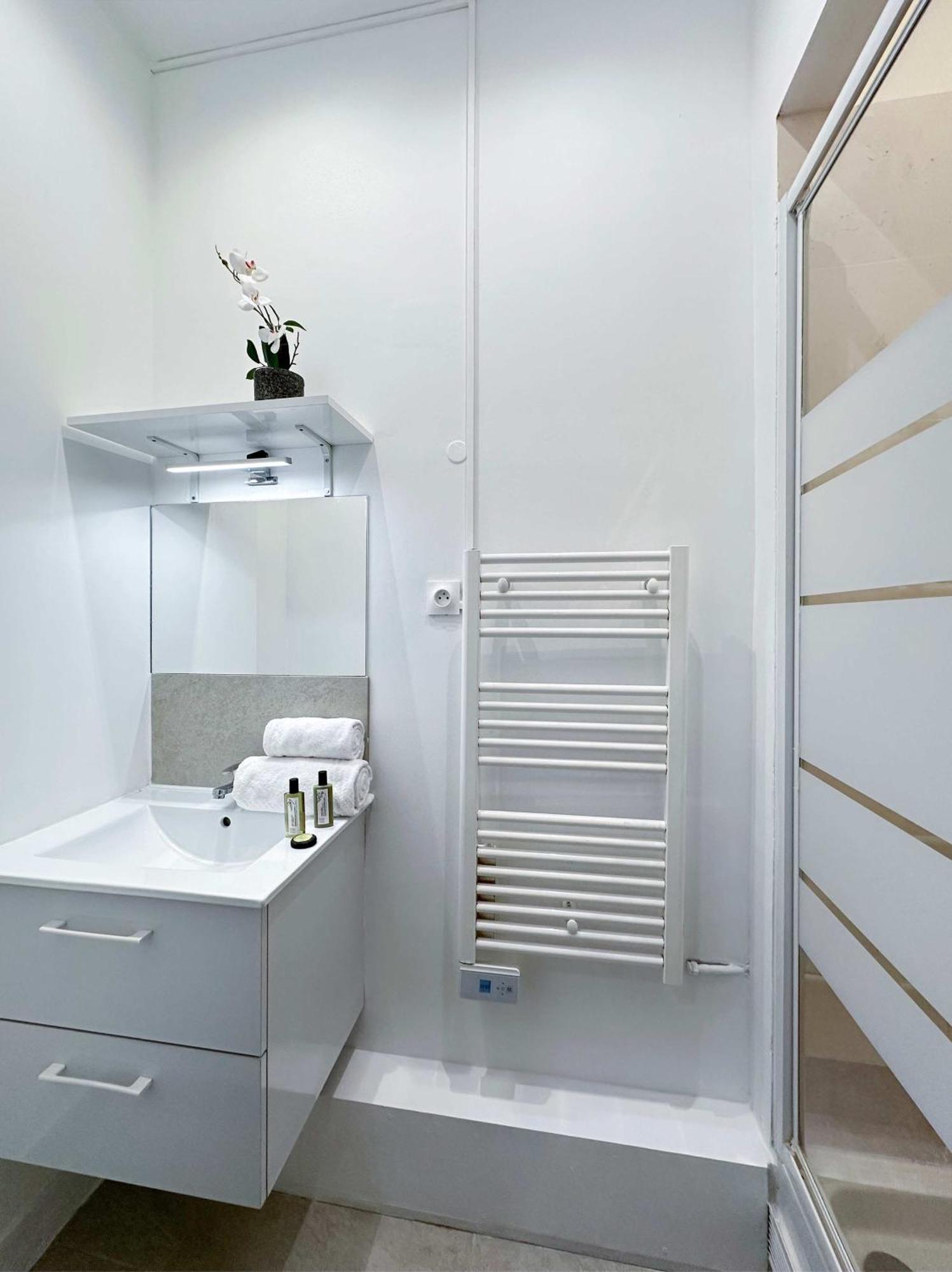 Renovated Champs-Elysees Retreat Apartment Paris Exterior photo